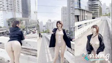 นางแบบสาวจึน [โชว์เสียวกลางสะพานลอย]