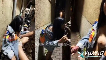 [คลิปหลุด] สาวตรอกมืดชักควยแฟนปากเลียกลางคืนเสี่ยง